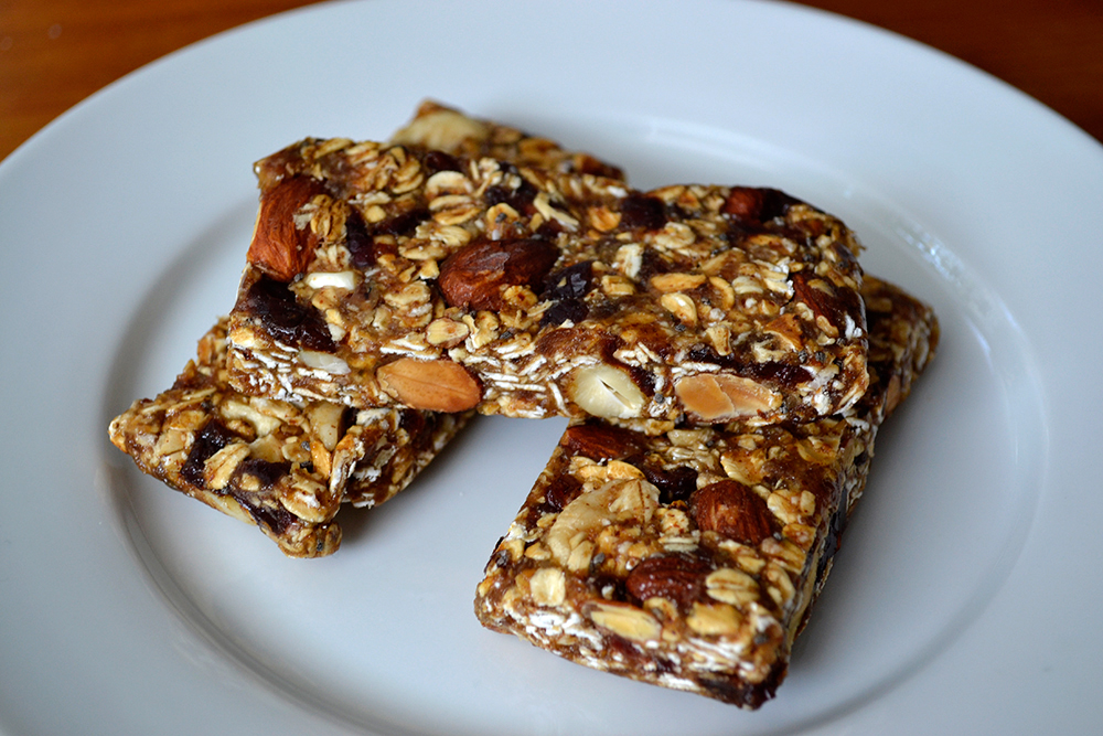 almond-cherry-cereal-bars-1